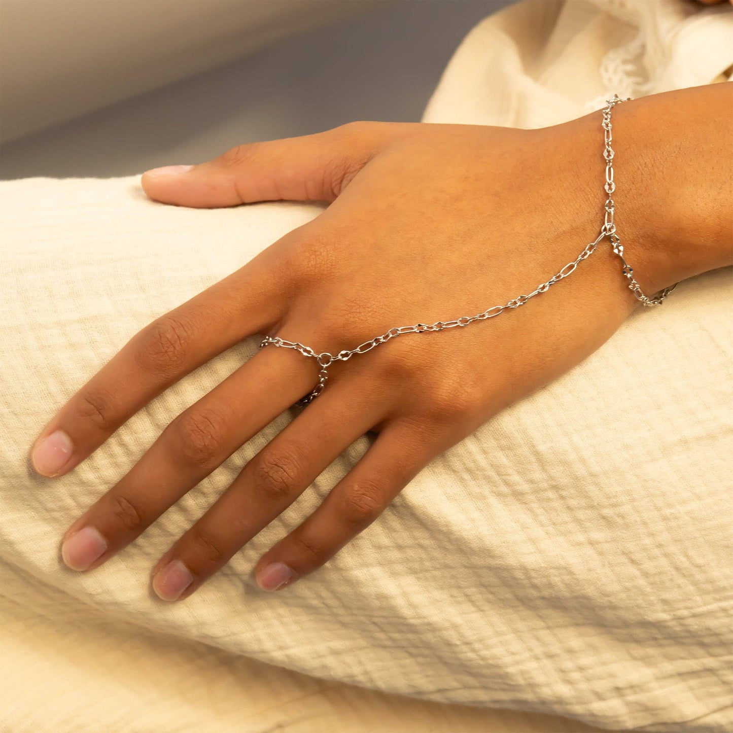 18K Gold PVD Stainless Steel Smooth Lip Hand Chain